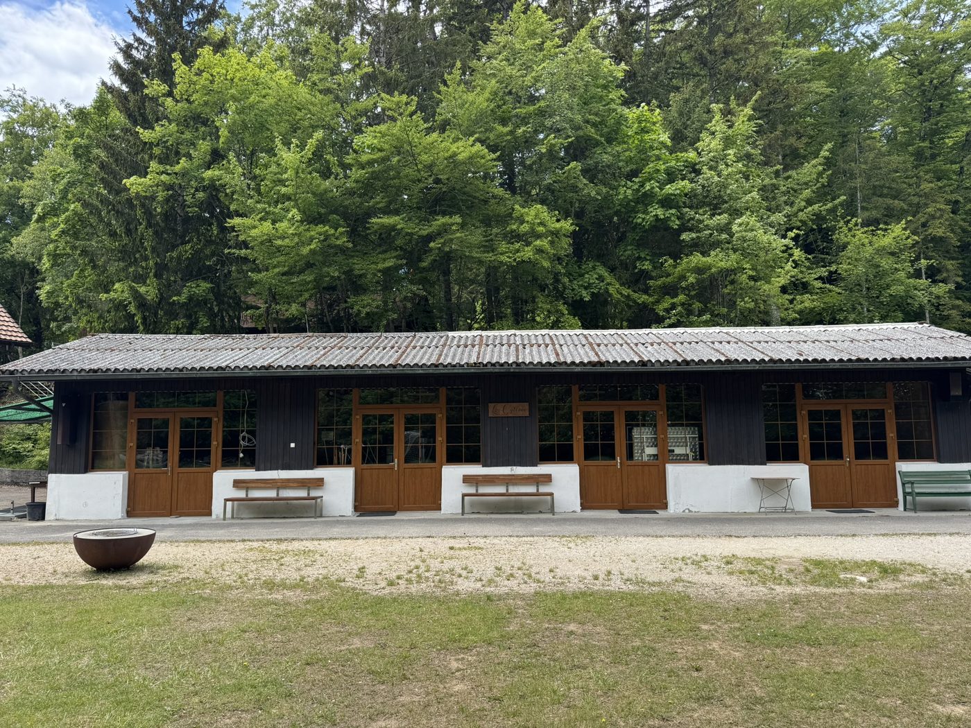 Le bâtiment annexe Les Cytises